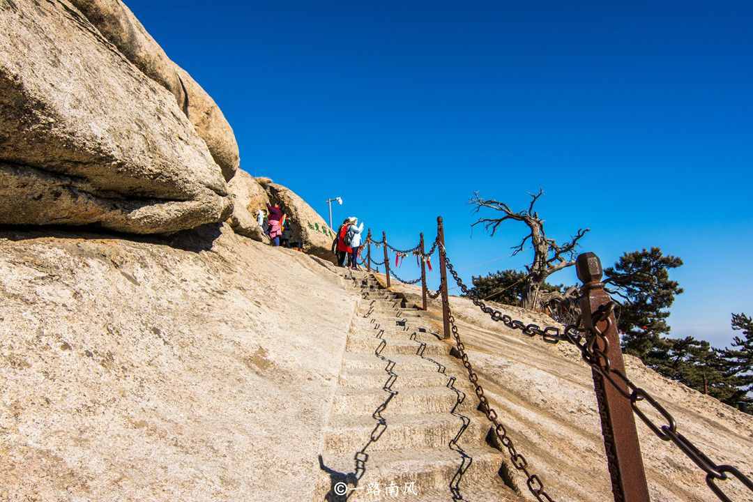 华山风景区在西安吗？很多游客第一时间答错，登山曾被称为走绝路