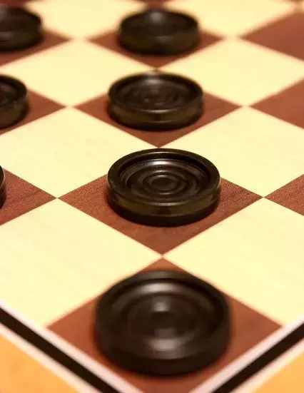 棋盘四四方，棋子似巧克力，古埃及法老时就有的国际跳棋，你会玩吗？