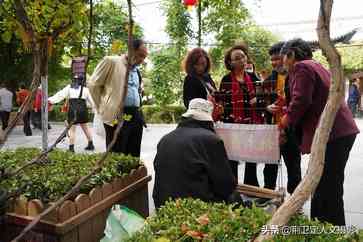 78岁农民大爷，12根木棍做出木工车床，用了60年成传家宝