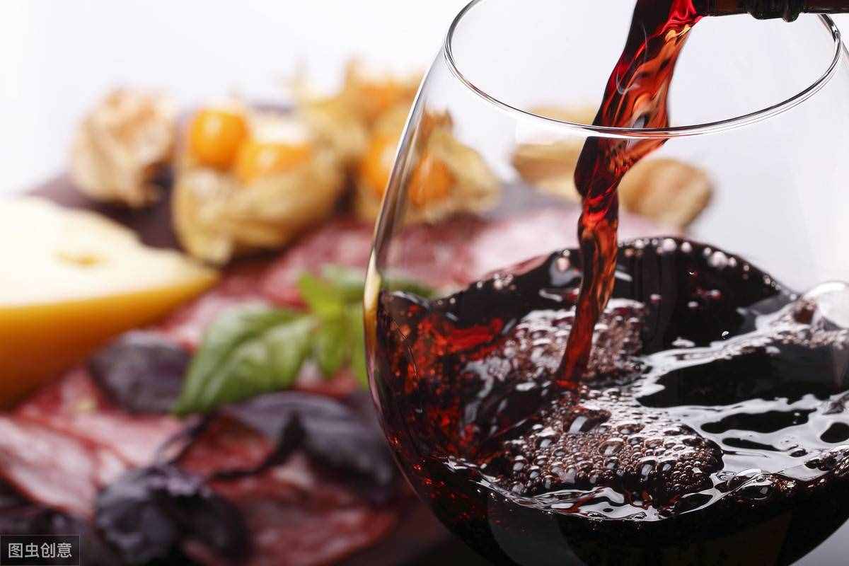 简单直接--喝葡萄酒能给你带来什么好处和坏处？