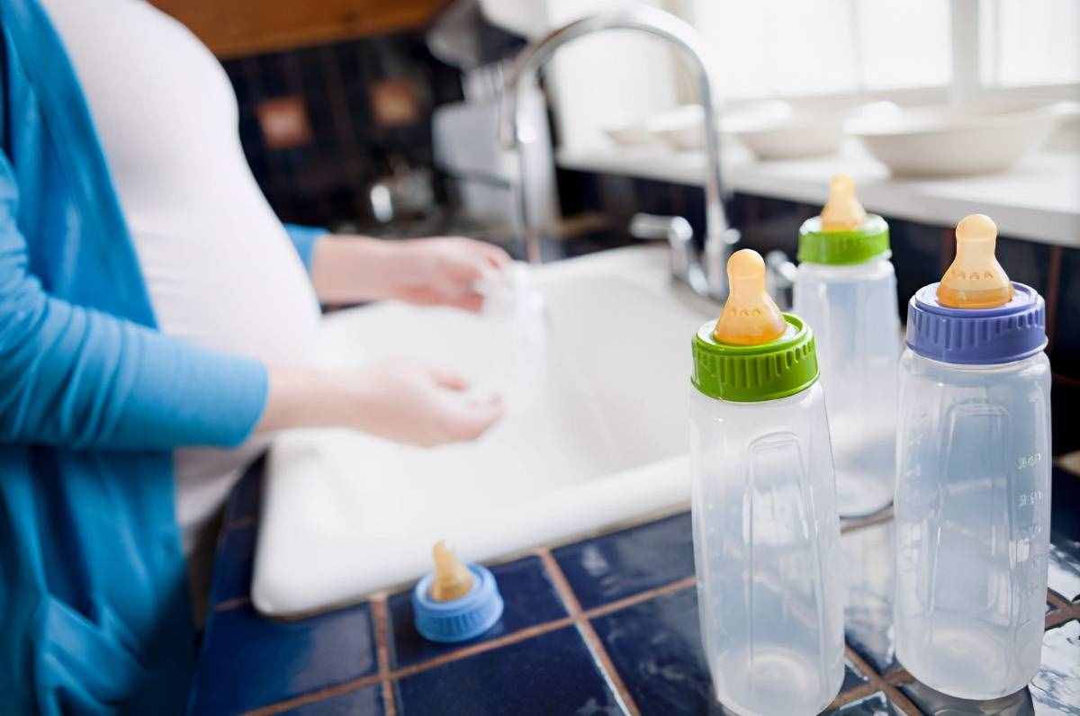 宝宝奶瓶科学清洗很重要，让娃远离疾病，单纯用“开水”冲不管用