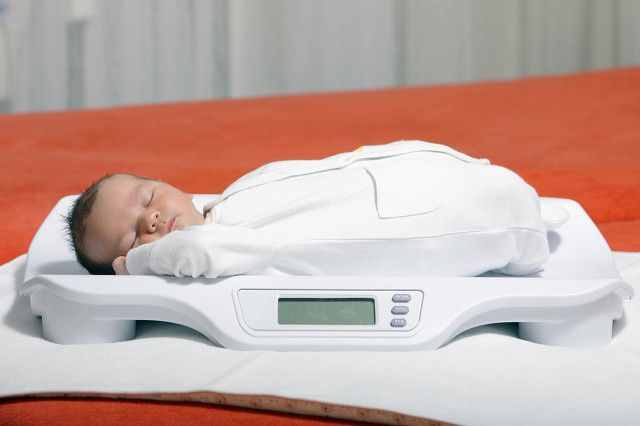 婴儿体重（婴儿出生时多少斤正合适？）
