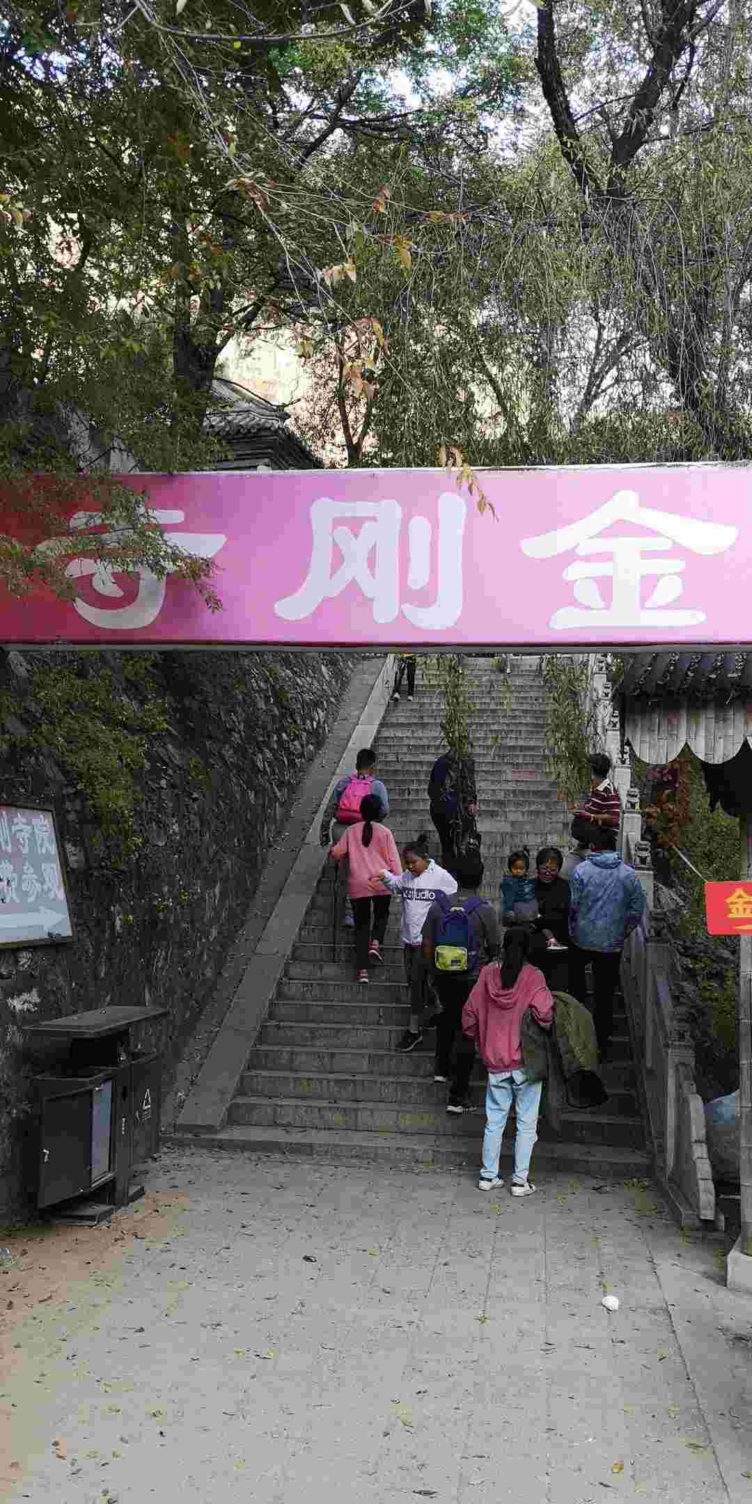 坐船看山是最大亮点：北京龙庆峡旅游攻略