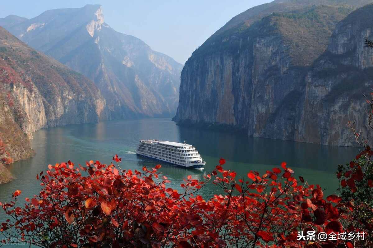 三峡是哪三个峡的总称？瞿塘峡最险峻，巫峡最好看，西陵峡景最多