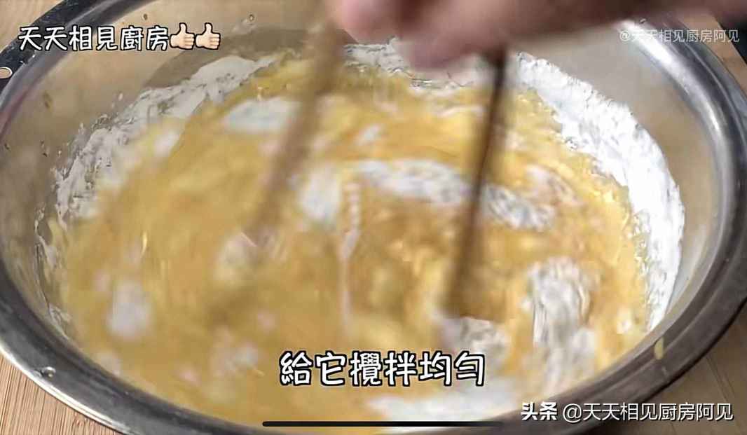 家里有电饭煲和鸡蛋就能做蛋糕，第一次做就能成功，蓬松暄软