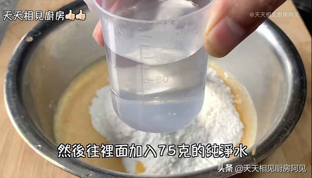 家里有电饭煲和鸡蛋就能做蛋糕，第一次做就能成功，蓬松暄软