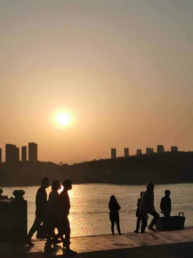 朝霞不出门 晚霞行千里