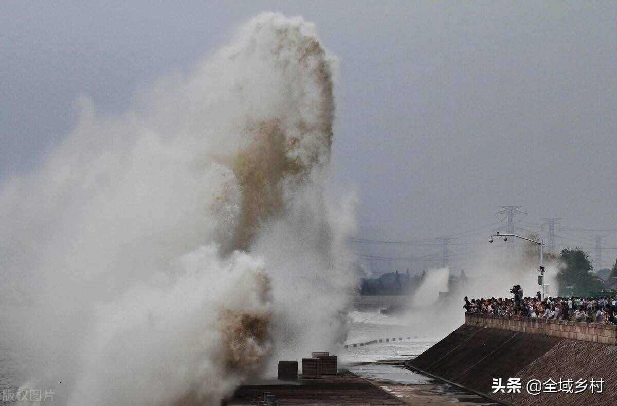 钱塘江大潮什么时间最壮观？每月都有十天左右的观潮时间