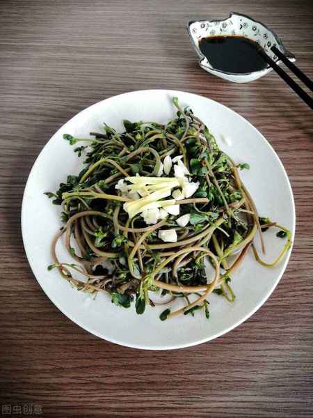 马齿苋：夏日难得的山野佳蔬，药食兼用作用大，对付少白头就吃它