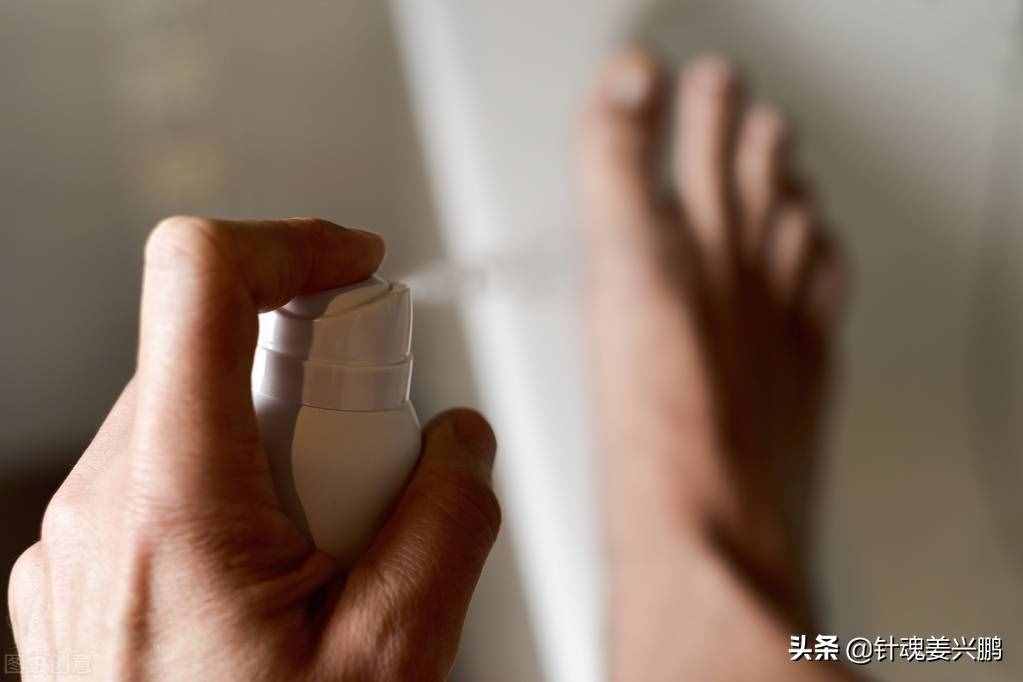 “脚气”真菌怎么才能根治？3个人人实用的方法，彻底治好不复发