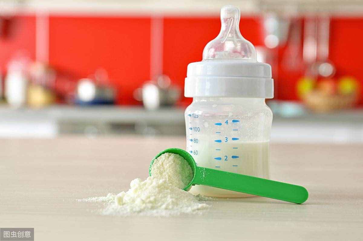 新妈妈必读：冲奶粉用水和水温都有讲究，过高过低对宝宝都不利