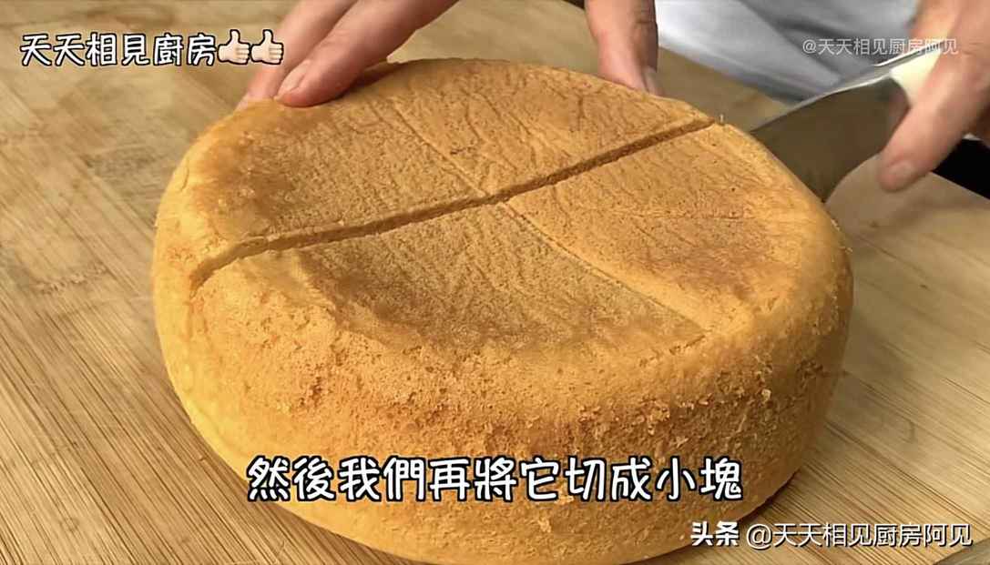 家里有电饭煲和鸡蛋就能做蛋糕，第一次做就能成功，蓬松暄软