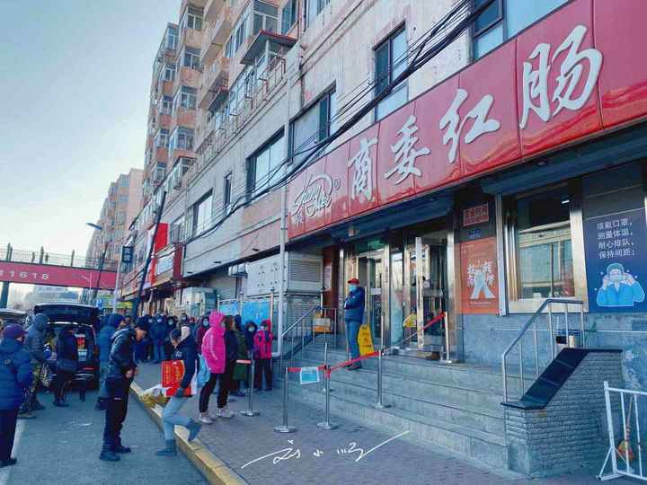 不设网购，不开分店，哈尔滨“最豪横”红肠店，排队都未必买得到