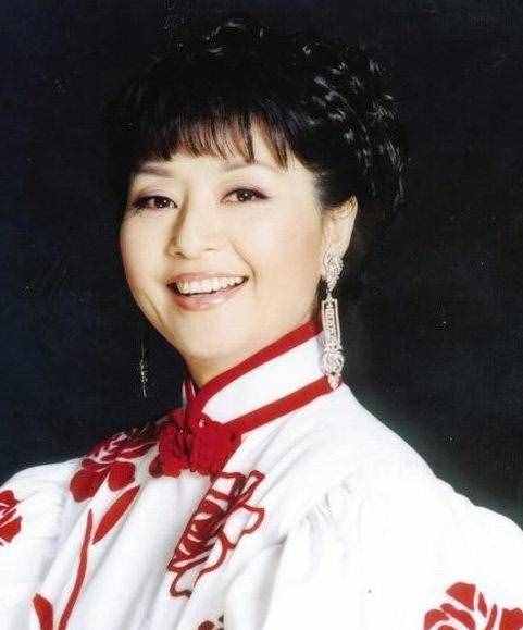 殷秀梅被誉为美声皇后，与程志结婚当天就后悔，为何65岁还无子