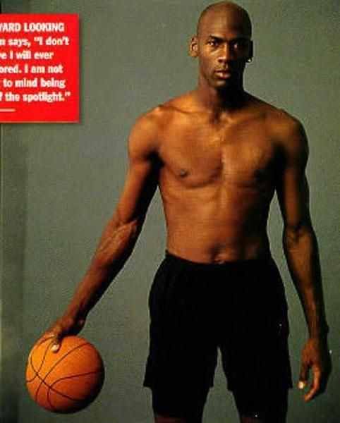 为何乔丹能成篮球之神？看这些图就明白，各项身体堪称后卫巅峰