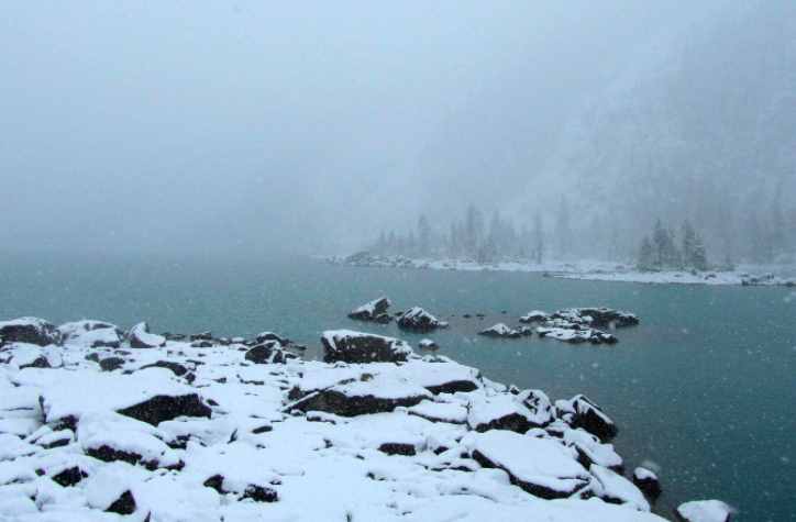 柳宗元的这首诗，只用了二十个字，便写出了绝妙的雪景，令人赞叹