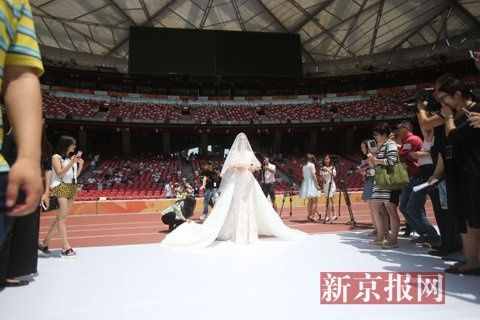 申冬奥形象大使李妮娜在“鸟巢”完婚