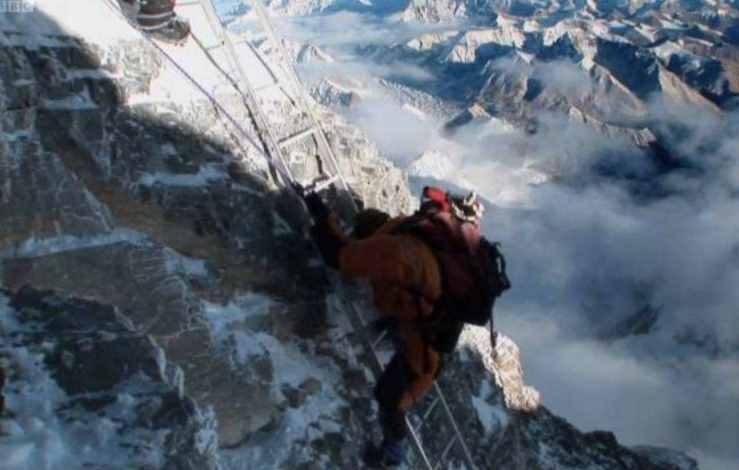 《攀登者》中国梯让人泪目，历史真实故事曝光，比电影剧情更悲惨