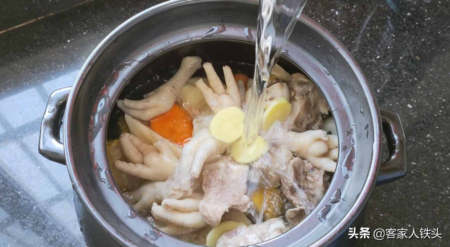 广东人煲汤好喝有技巧，做法原来这么简单，手把手教你一锅老火汤